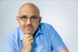 Read more about the article Dr. Alin Popescu: Cum ne menținem organismul sănătos când petrecem tot mai mult timp în casă?
