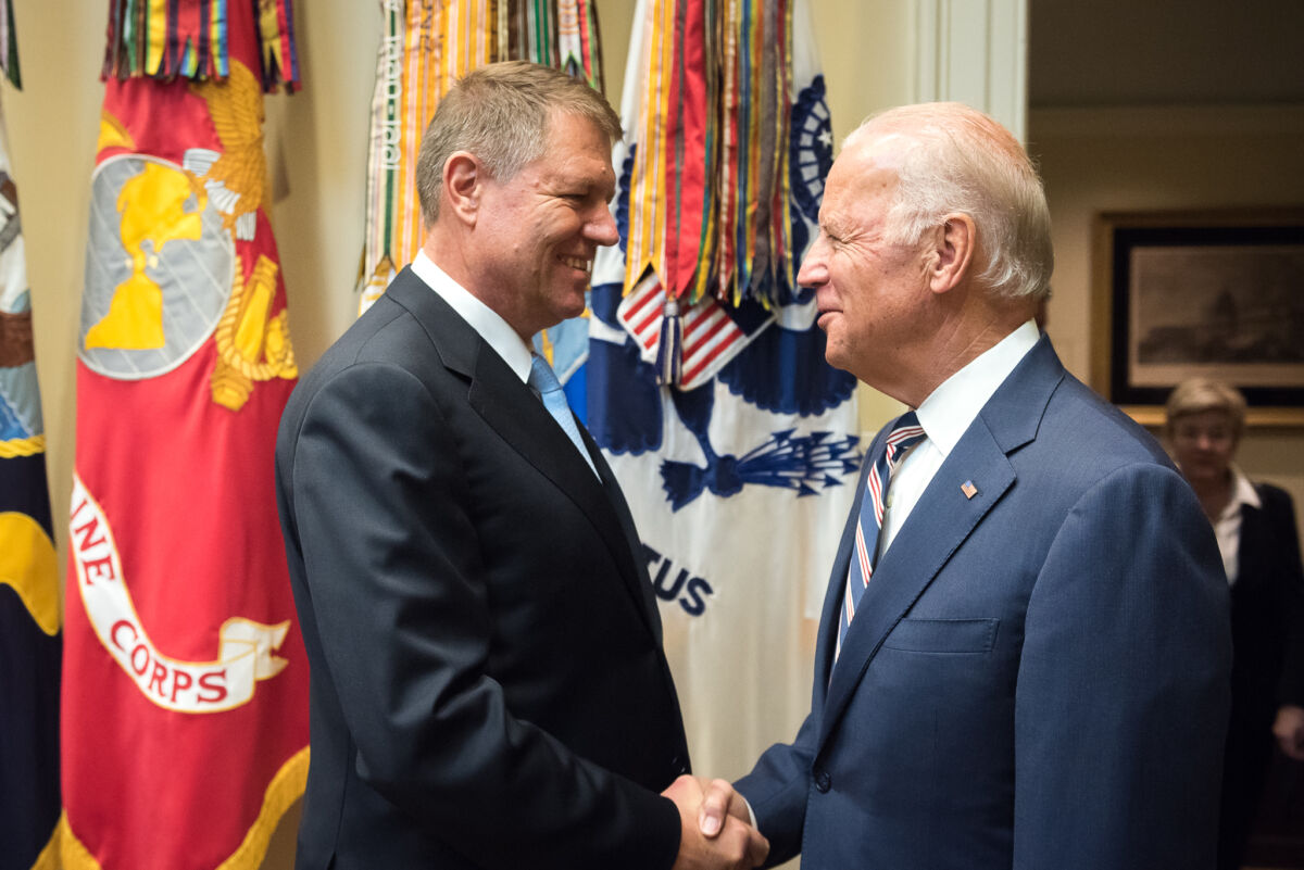 You are currently viewing Klaus Iohannis l-a felicitat pe Joe Biden pentru victoria în alegerile din SUA
