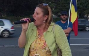 Read more about the article Cine este Diana Iovanovici Şoşoacă, viitorul senator de Iași, din partea AUR
