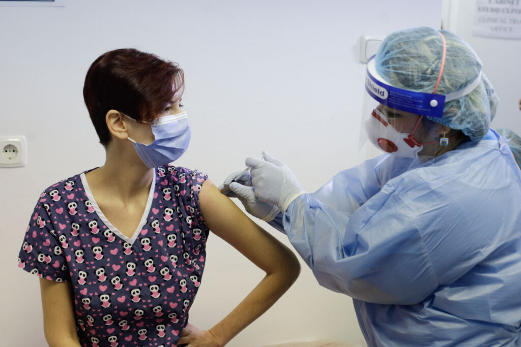 You are currently viewing 960 de cadre medicale din cele 10 spitale au fost vaccinate anti-COVID