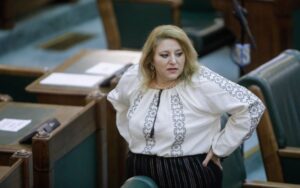 Read more about the article Adeverinţa invocată de Diana Șoșoacă pentru a nu purta mască nu este valabil emisă