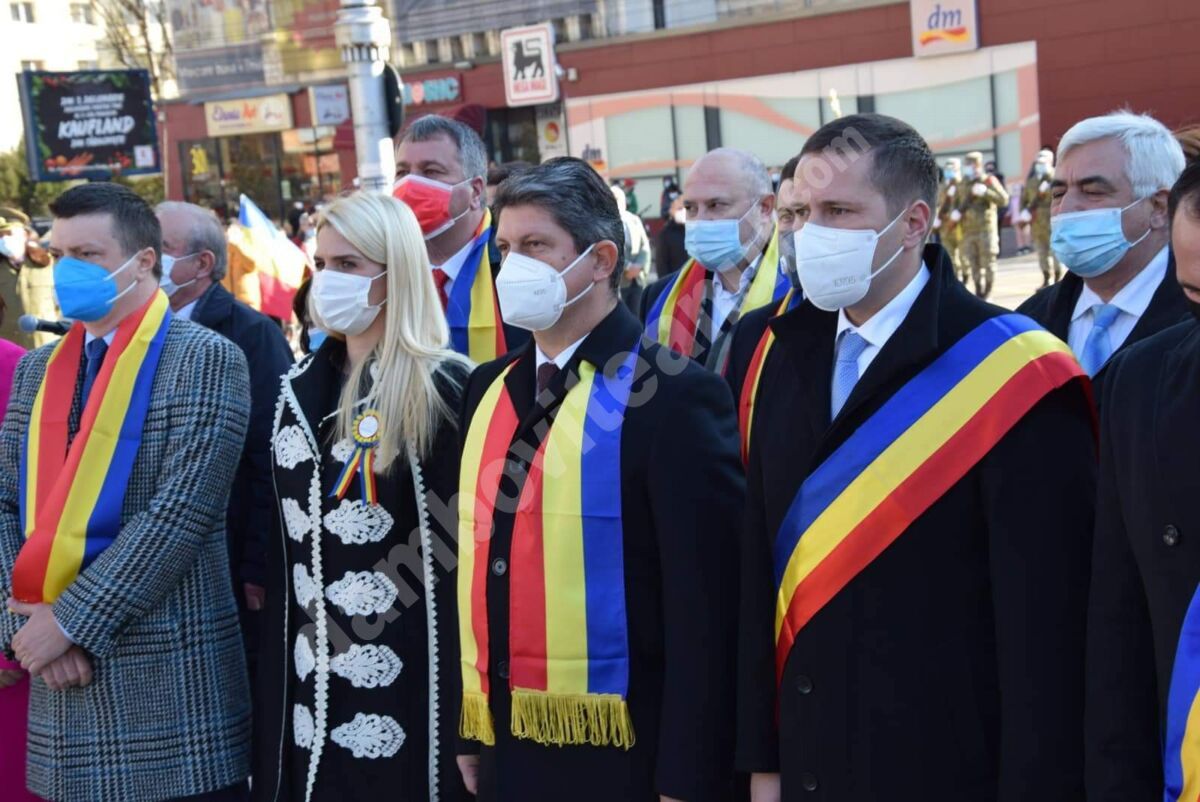You are currently viewing ADRIAN ȚUȚUIANU (PRO ROMÂNIA): „SĂ LE FIE RUȘINE ȘI LUI TITUS CORLĂȚEAN, ȘI CELOR DIN PSD CĂ NU AU ASISTAT LA DEFILARE ȘI CĂ NU AU ARĂTAT RESPECTUL CUVENIT ARMATEI ROMÂNEȘTI!”