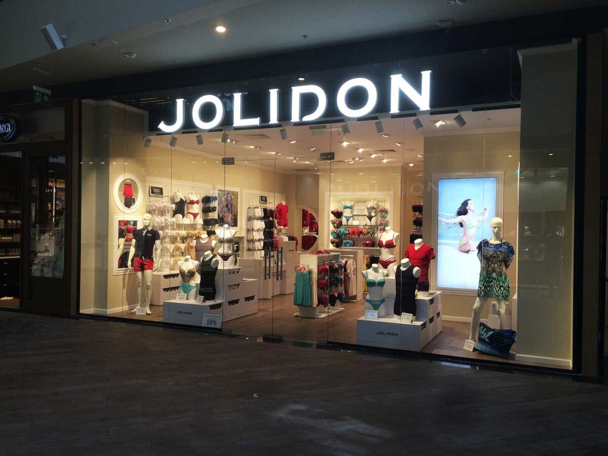 You are currently viewing Brandul Jolidon, desemnat cel mai bun din moda românească în 2020