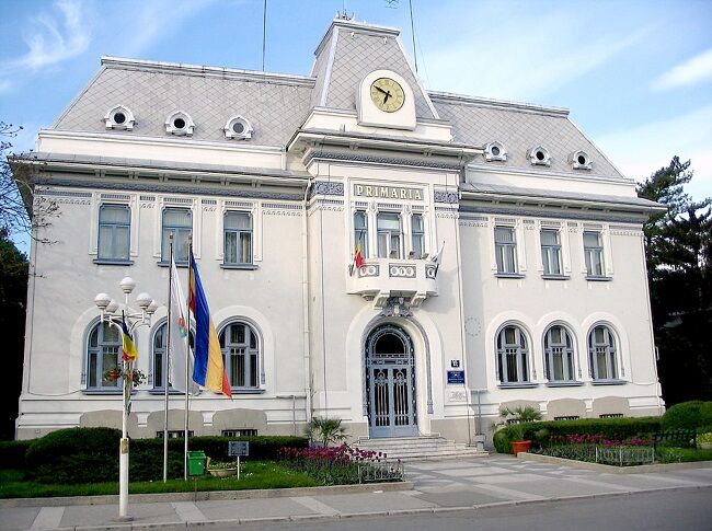 You are currently viewing Alertă cu bombă la Primăria Pitești. Se cere recompensă de 5000 de euro pentru a nu fi detonată