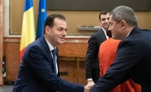 Read more about the article Întâlnire de foc pentru negocieri între Ludovic Orban, Dan Barna, Dacian Cioloș și Kelemen Hunor