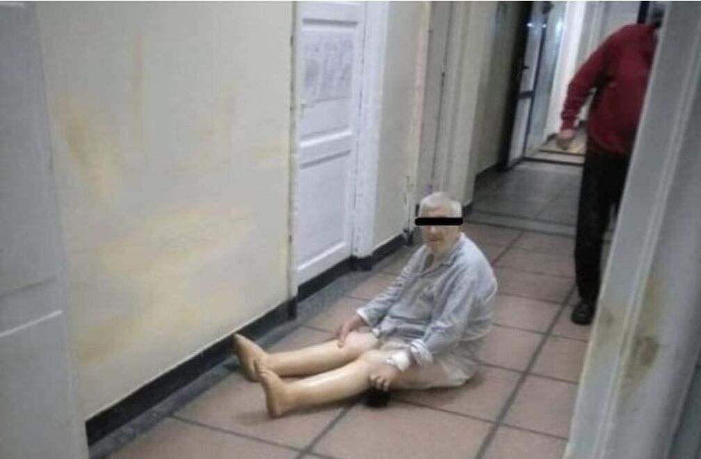 You are currently viewing Conducerea Ministerului Sănătății a cerut control la Spitalul Județean de Urgenţă Reșița, urmare a imaginilor apărute în spațiul public, cu pacienți dezbrăcați și lăsați pe holurile spitalului