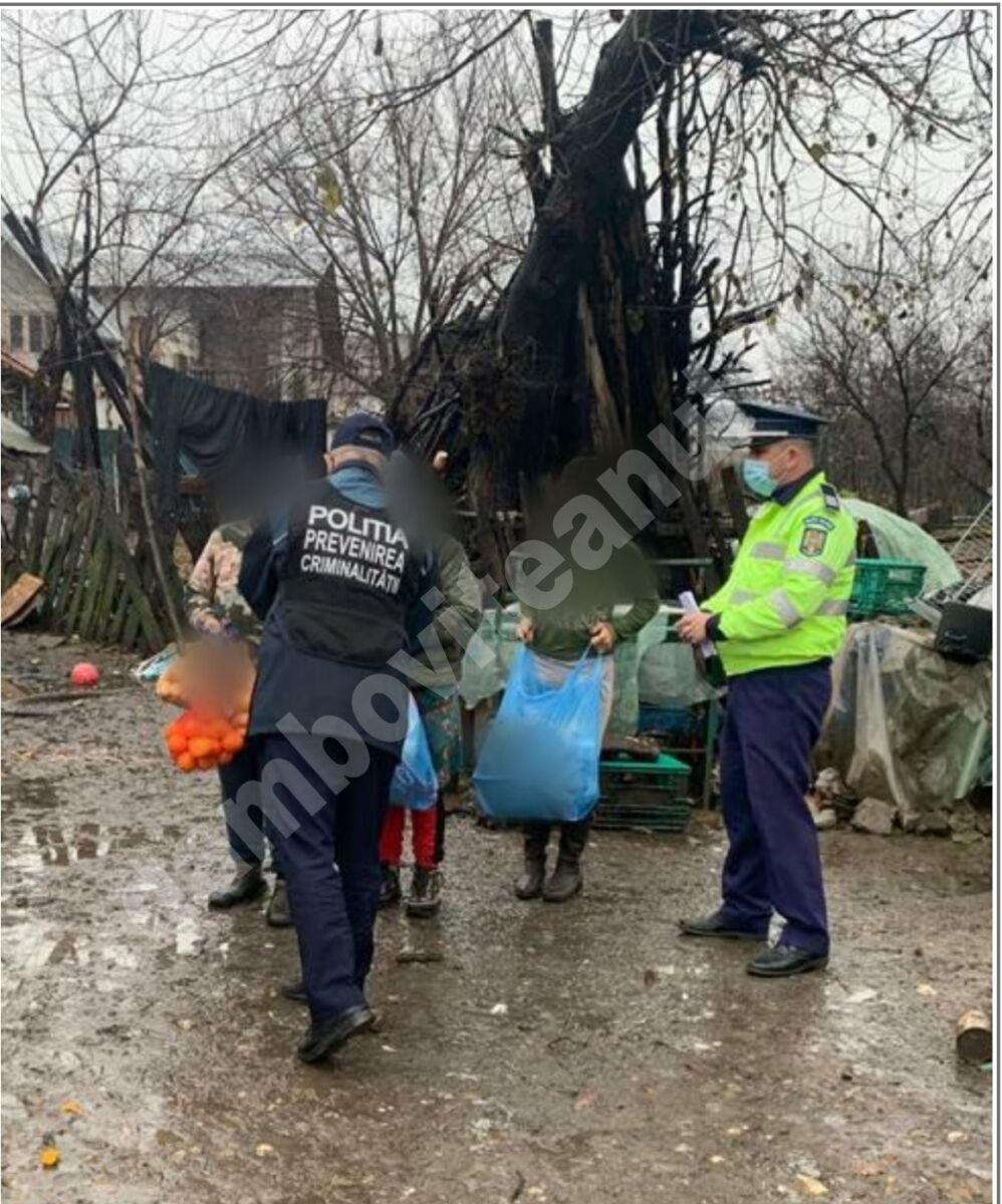 You are currently viewing Dâmbovița: Alimente și rechizite, din partea polițiștilor, pentru copiii unei familii din Dragomirești
