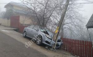 Read more about the article DÂMBOVIȚA: Un bărbat s-a oprit cu mașina într-un stâlp de electricitate, la Brebu
