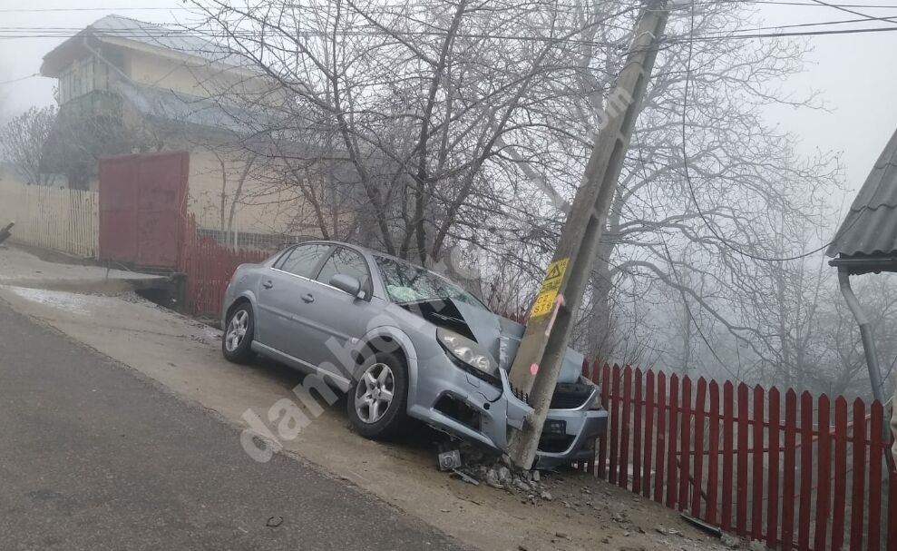 You are currently viewing DÂMBOVIȚA: Un bărbat s-a oprit cu mașina într-un stâlp de electricitate, la Brebu