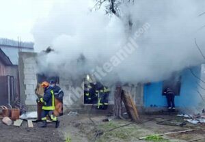 Read more about the article Intervenții ale pompierilor găeșteni în localitatea Măgura, din comuna Hulubești: la un accident rutier și un incendiu de casă