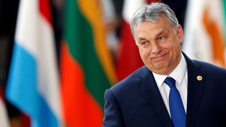 You are currently viewing Ungaria a introdus în Constituție definiția familiei ca fiind uniunea dintre un tată bărbat și o mamă femeie și a interzis adopția copiilor de către cupluri de același sex