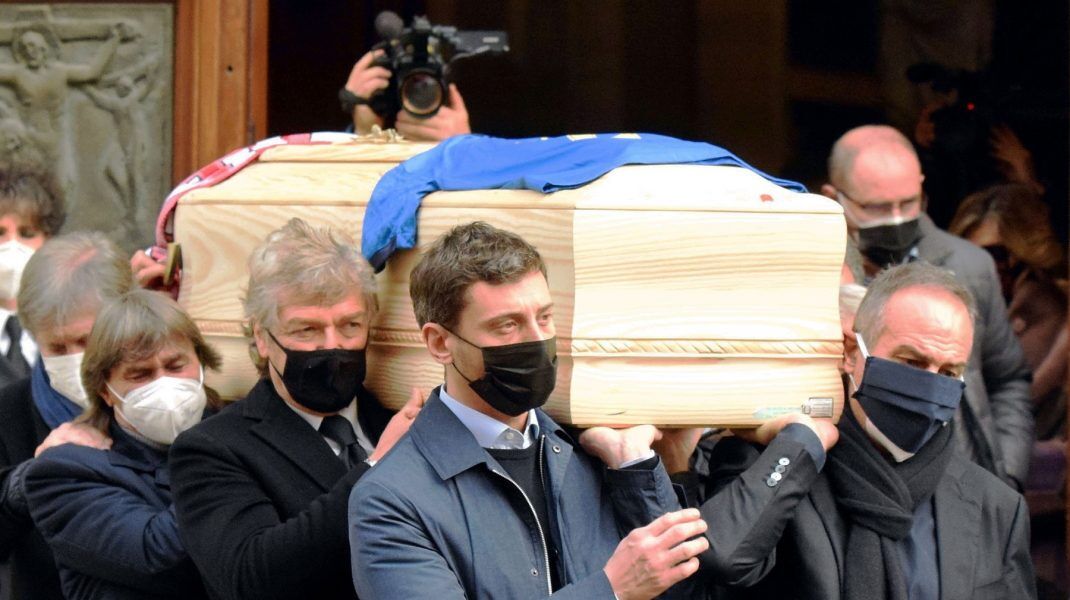 You are currently viewing Casa fotbalistului Paolo Rossi a fost spartă în timpul înmormântării acestuia