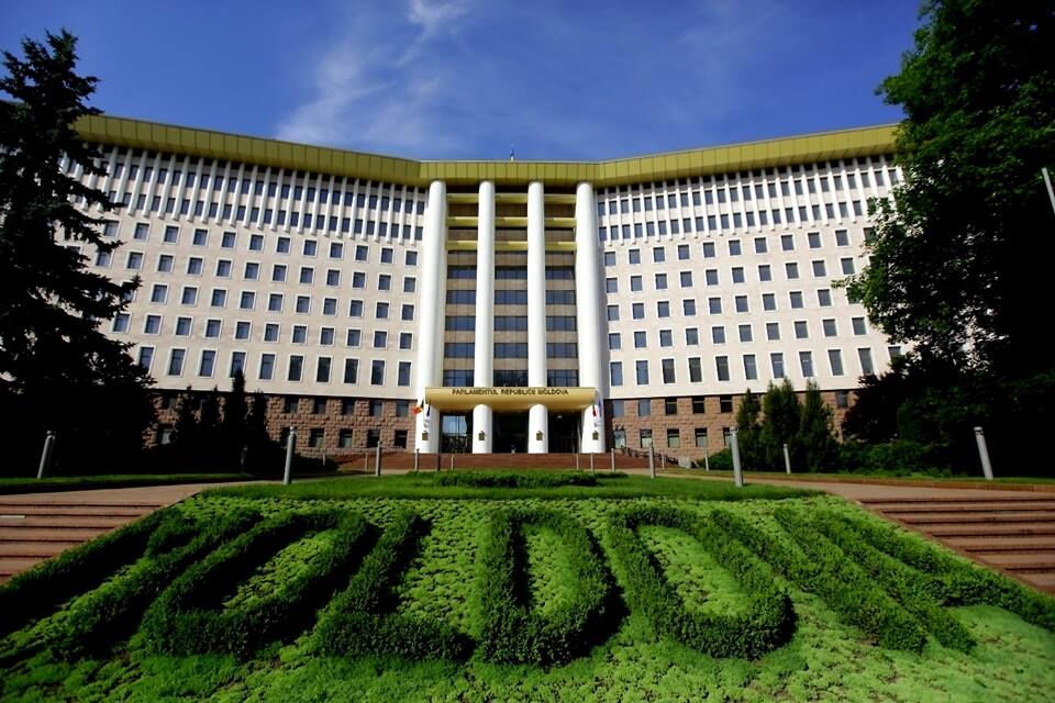 You are currently viewing Parlamentul din Republica Moldova a aprobat proiectul de lege prin care limba rusă devine limbă de comunicare oficială