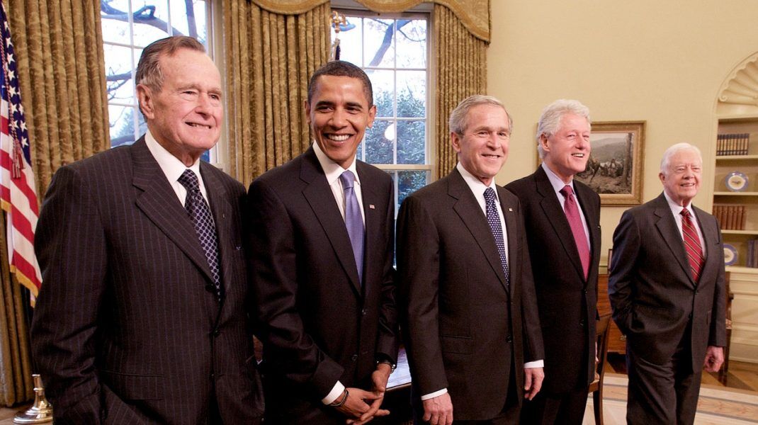 You are currently viewing Obama, Bush și Clinton se vaccinează în direct, la TV, pentru a întări încrederea americanilor în vaccinul anti-Covid