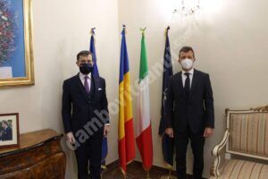 Read more about the article Ambasadorul României în Italia, George Bologan, discuții cu CEO-ul IVECO Defence Vehicles în contextul investițiilor de pe Petrești, Dâmbovița