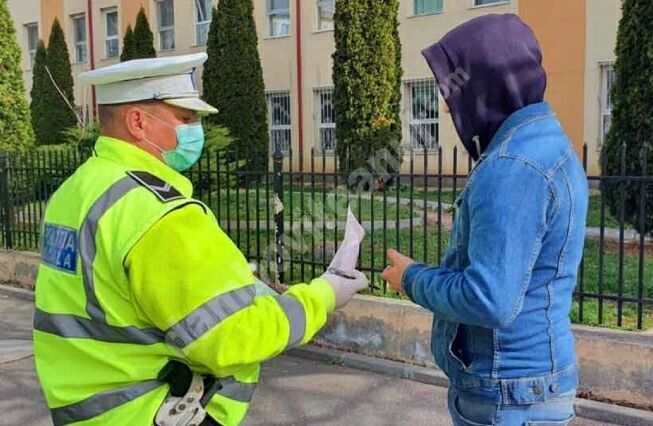 You are currently viewing Peste 100 de sancțiuni au fost aplicate de polițiștii dâmbovițeni, în ultimele 24 de ore, pentru neportul măștii de protecție