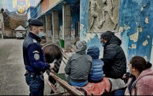 Read more about the article Jandarmii dâmbovițeni continuă acțiunile de verificare a măsurilor adoptate în contextul epidemiologic