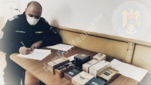 Read more about the article Dâmbovița: Parfumuri cu denumirile unor mărci de renume, confiscate de jandarmi