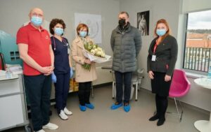 Read more about the article Custodele Coroanei Române, Margareta, şi Principele Radu, s-au vaccinat împotriva SARS Cov-2