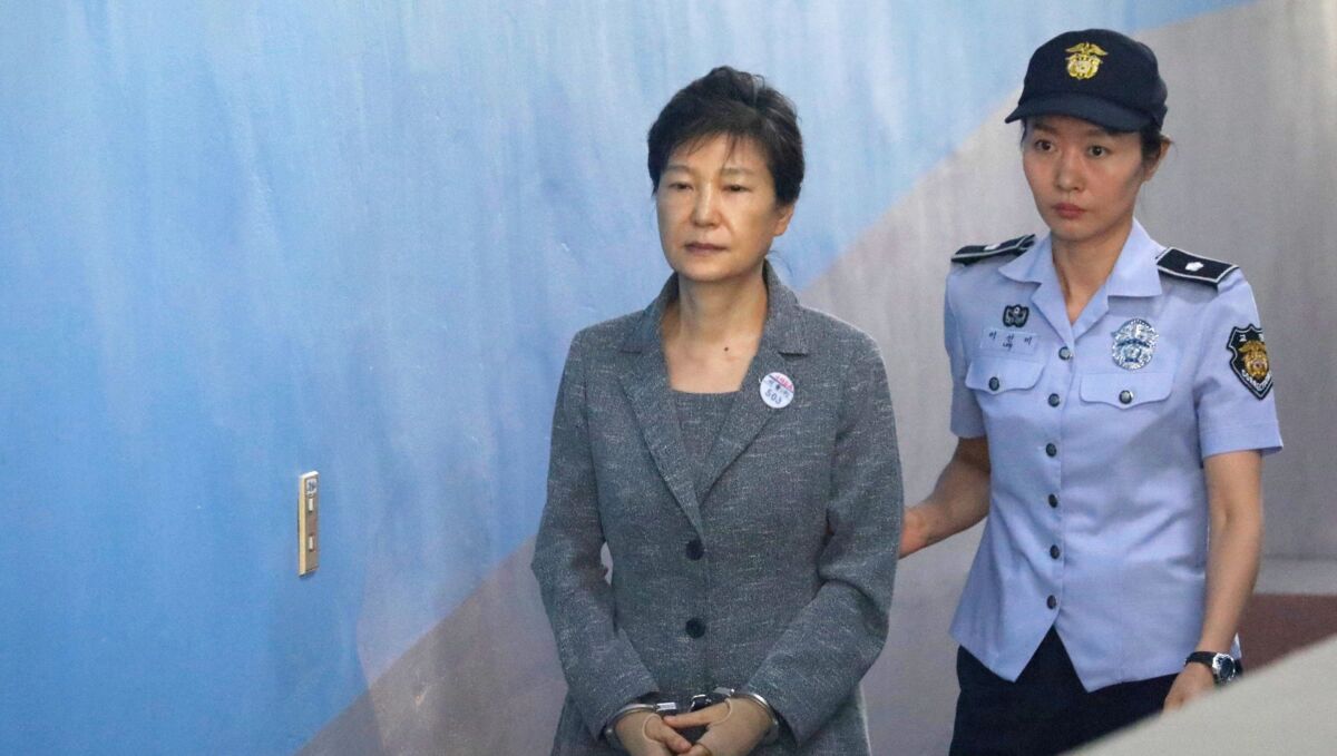 You are currently viewing Fosta președintă a Coreei de Sud, condamnată definitiv la 20 de ani de închisoare