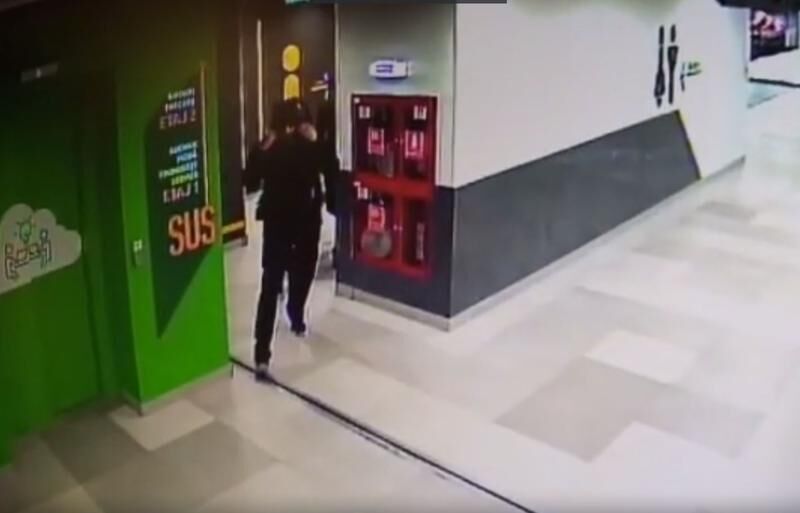 You are currently viewing Tentativă de viol în toaleta unui mall din București. Bărbatul a fost prins și arestat pentru 30 de zile