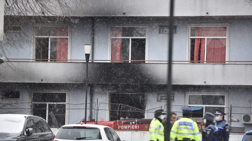 You are currently viewing Ministrul de Interne a confirmat că există și a cincea victimă în incendiul de la Matei Balș. Pacientul a fost găsit carbonizat în baie