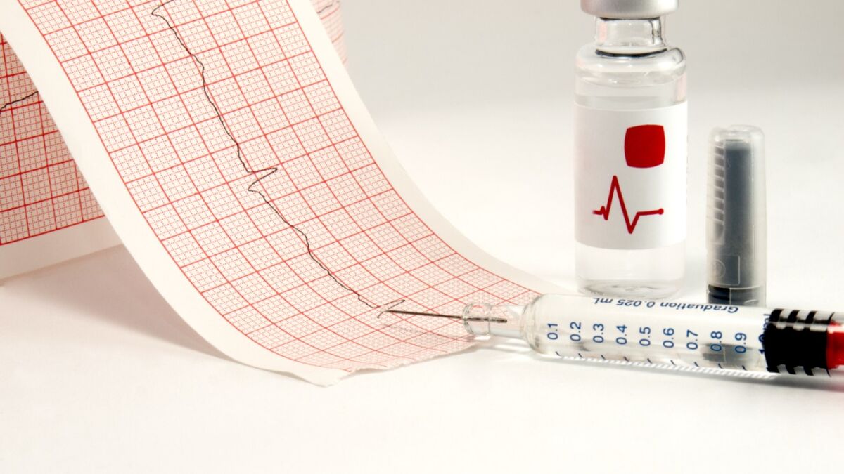 You are currently viewing Pacienții care iau tratament anticoagulant sau antiagregant se pot vaccina împotriva COVID-19? Vezi răspunsul specialistului