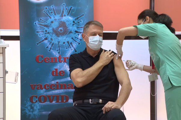 You are currently viewing Vezi ce a declarat Klaus Iohannis după ce s-a vaccinat