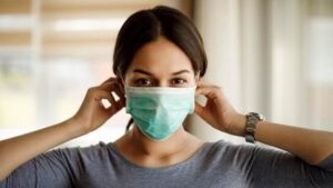 Read more about the article Studiu: Purtarea a două măști de protecție în același timp reduce riscul infectării cu până la 95%