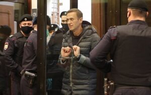 Read more about the article Navalnîi și-a primit pedeapsa: Trei ani și jumătate de închisoare, cu executare
