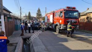 Read more about the article Pompier accidentat de o șoferiță neatentă! A fost dus de urgență la spital!