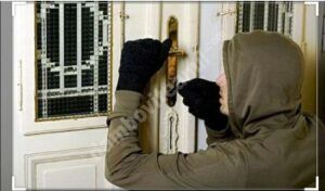 Read more about the article Persoane bănuite de furt calificat și tâlhărie calificată, reținute de polițiștii din Moreni