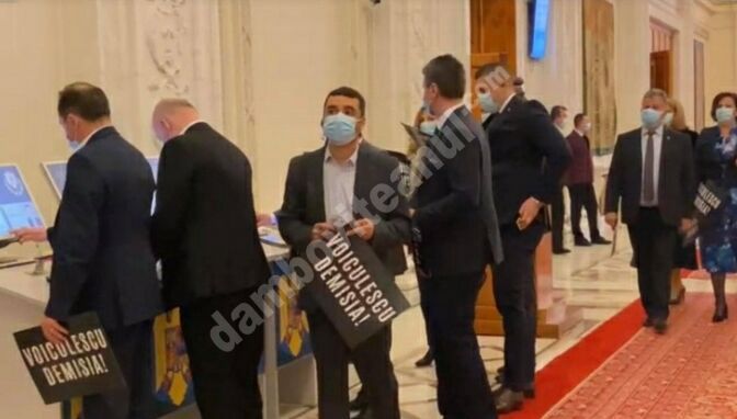 You are currently viewing Protest PSD la debutul noii sesiuni parlamentare