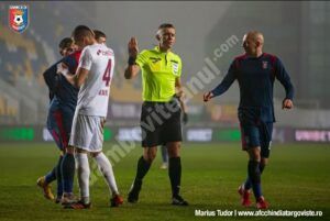 Read more about the article Frustrare în rândul satff-ului tehnic de la Chindia Târgoviște după înfrângerea cu CFR Cluj. “Am fi meritat cel puțin un egal”