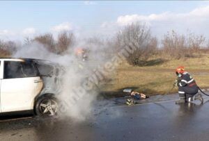 Read more about the article Incendiu la un autoturism, în cartierul Priseaca din Târgoviște