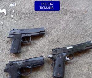 Read more about the article DÂMBOVIȚA: Polițiștii efectueză cercetări pentru nerespectarea regimului armelor și munițiilor   