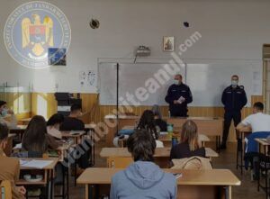Read more about the article Acțiuni informativ-preventive desfășurate de jandarmi în instituțiile de învățământ preuniversitar
