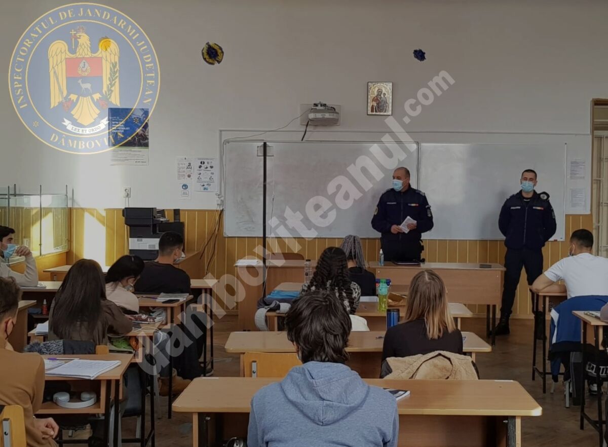 You are currently viewing Acțiuni informativ-preventive desfășurate de jandarmi în instituțiile de învățământ preuniversitar