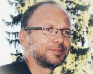 Read more about the article Când smerenia poartă blugi – Preot Victor Stanciu