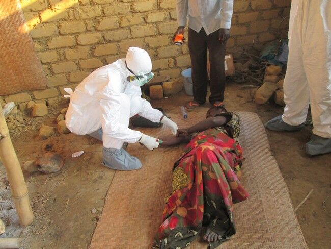 You are currently viewing Ebola a revenit în două state din Africa