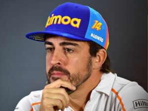 Read more about the article Fernando Alonso, dublu campion mondial la Formula 1, lovit de o mașină în timp ce mergea cu bicicleta