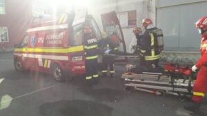 Read more about the article Zeci de oameni evacuați dintr-un bloc din Găești, din cauza mirosului puternic de gaz