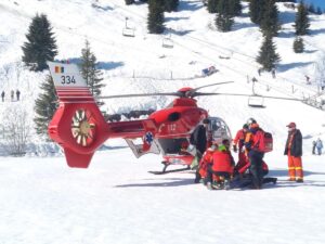 Read more about the article O fetiță a căzut din telescaun,  la Sinaia. Elicopterul SMURD o transportă la spitalul din Târgu Mureș