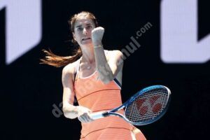 Read more about the article Târgovișteanca Sorana Cîrstea luptă, în această noapte, pentru un loc în optimile de la Australian Open