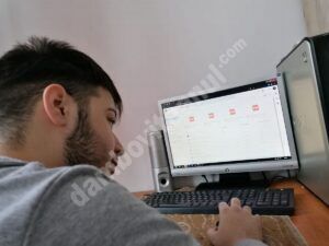 Read more about the article Vezi povestea emoționantă a unui adolescent de 17 ani, beneficiar al unui modul de tip familial