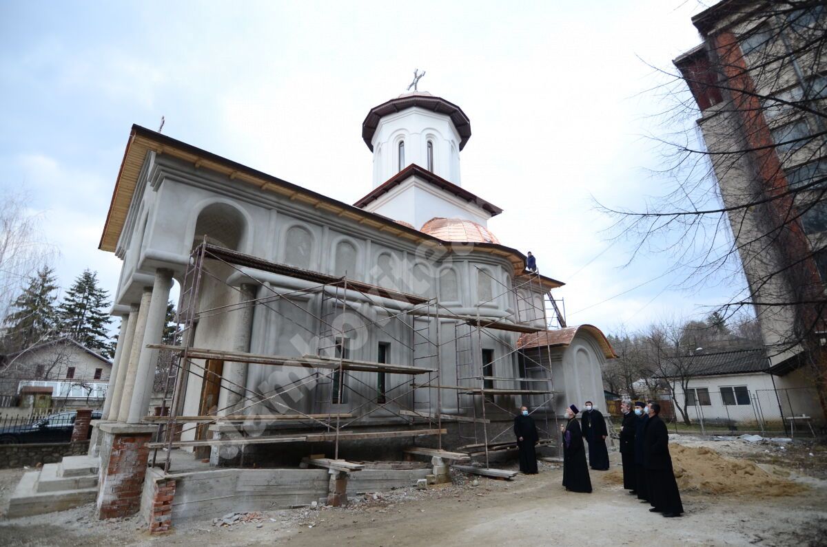 You are currently viewing VIZITĂ PASTORALĂ A MITROPOLITULUI NIFON ÎN PROTOIERIA PUCIOASA