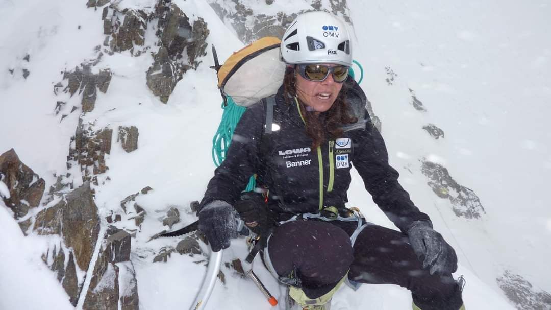 You are currently viewing O alpinistă austriacă este prima femeie care escaladează toate cele 14 vârfuri de peste 8000 de metri