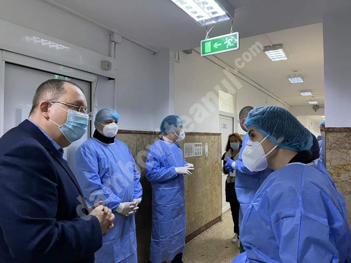 You are currently viewing Corneliu Ștefan: Ministrul Vlad Voiculescu a rămas impresionat de numărul mare de medici tineri găsiți la datorie, dar și de proiectele de investiții pe care CJd le are pentru Spitalul de Urgență