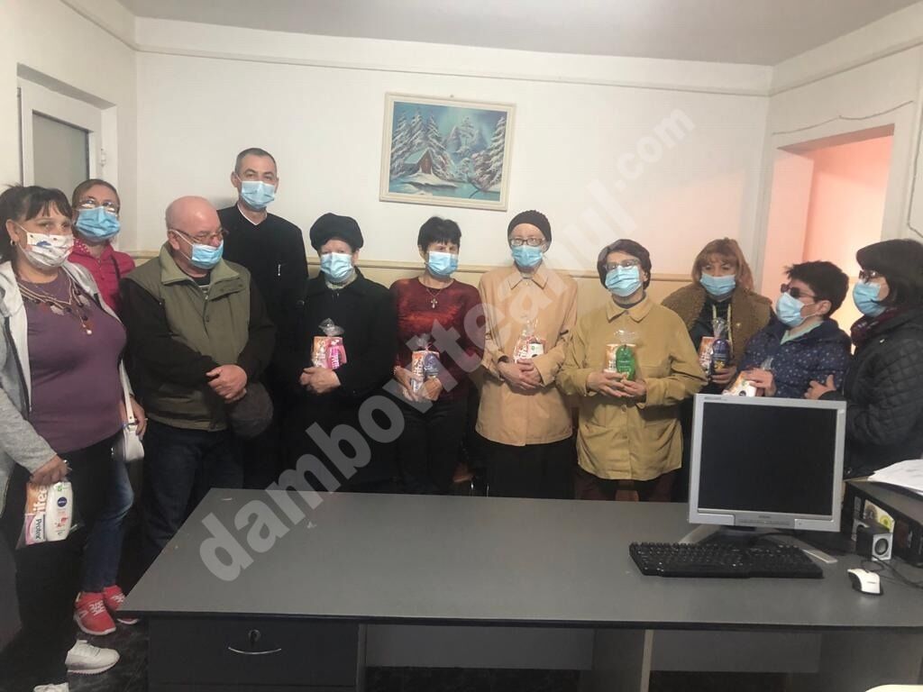 You are currently viewing DARURI PENTRU 50 DE DOAMNE DE LA ASOCIAȚIA NEVĂZĂTORILOR DIN PARTEA ARHIEPISCOPIEI TÂRGOVIȘTEI