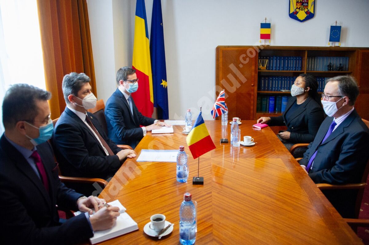 You are currently viewing Senatorul Titus Corlățean a primit vizita ambasadorului Regatului Unit al Marii Britanii și Irlandei de Nord în România